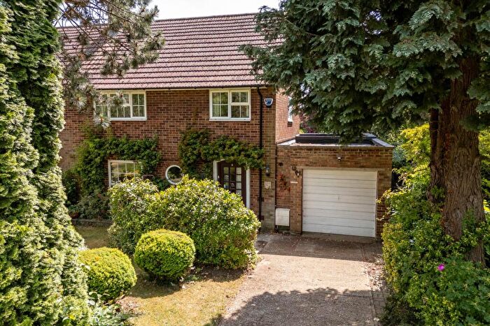 3 Bedroom Semi-Detached House For Sale In Beehive Green, Welwyn Garden City, AL7