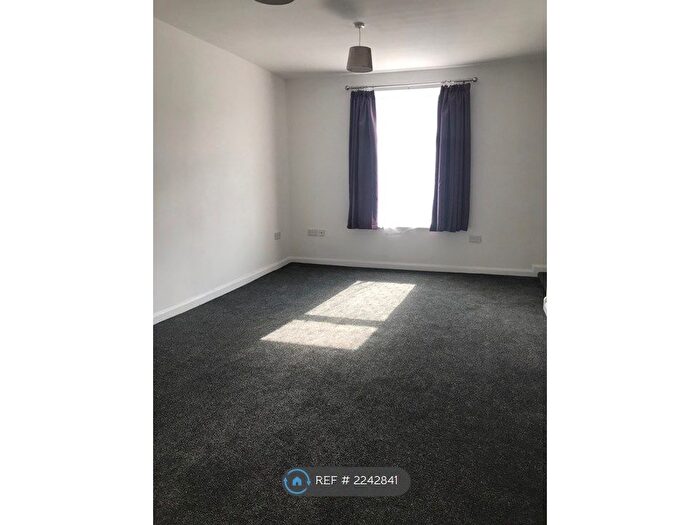 1 Bedroom Flat To Rent In Radcliffe, Radcliffe, M26