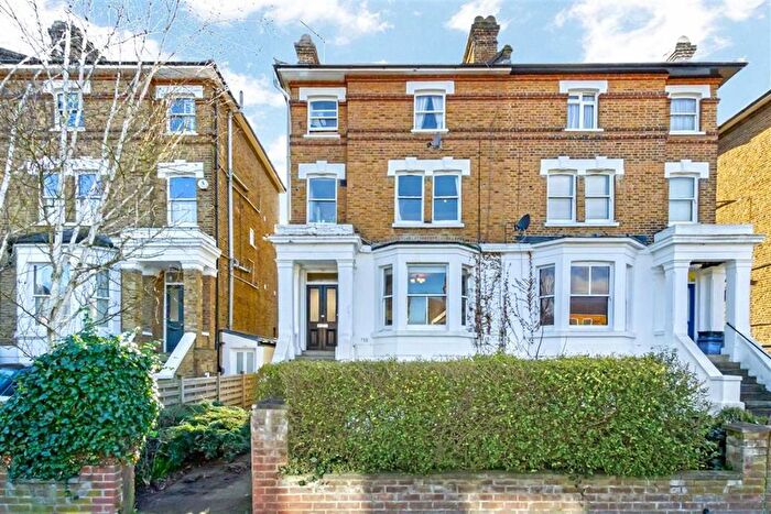 1 Bedroom Flat To Rent In Cambridge Road, Teddington, TW11