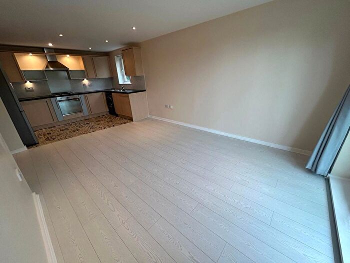 3 Bedroom Flat To Rent In Elmira Way, Salford, Greater Manchester, M5