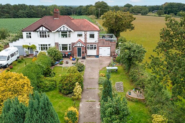 3 Bedroom Semi-Detached House For Sale In Dalefords Lane, Whitegate, Northwich, CW8
