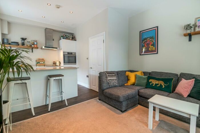 2 Bedroom Flat To Rent In Lordship Lane Dulwich, SE22