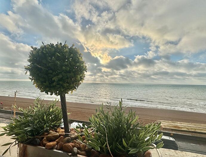 2 Bedroom Flat For Sale In Wellington Terrace, Sandgate Esplanade, Sandgate, Folkestone, CT20