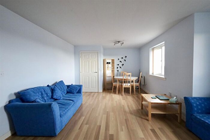 2 Bedroom Flat To Rent In Knightsbridge Court, Gosforth, Newcastle Upon Tyne, NE3