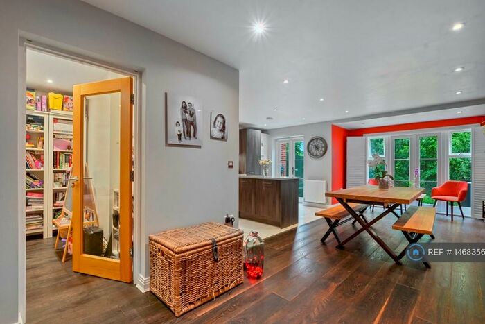 3 Bedroom Semi-Detached House To Rent In Willis Grove, Balls Park, Hertford, SG13