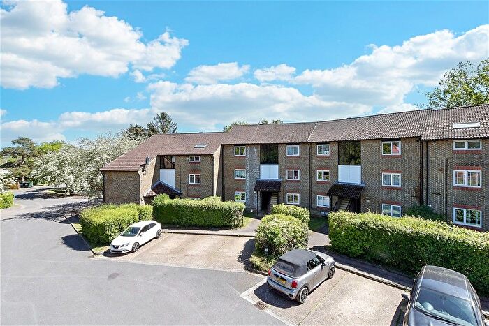 1 Bedroom Flat For Sale In Willow Close, Beare Green, Surrey, RH5