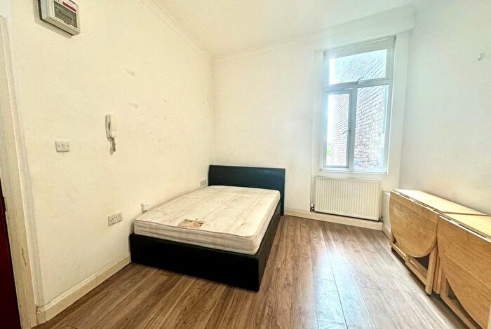 Studio To Rent In West Hendon Broadway, London, NW9