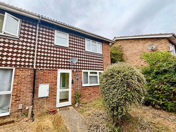 3 Bedroom End Of Terrace House For Sale In Vanquisher Walk, Gravesend, DA12