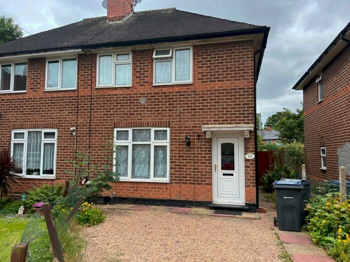 2 Bedroom Semi-Detached House To Rent In Reigate Avenue, B8