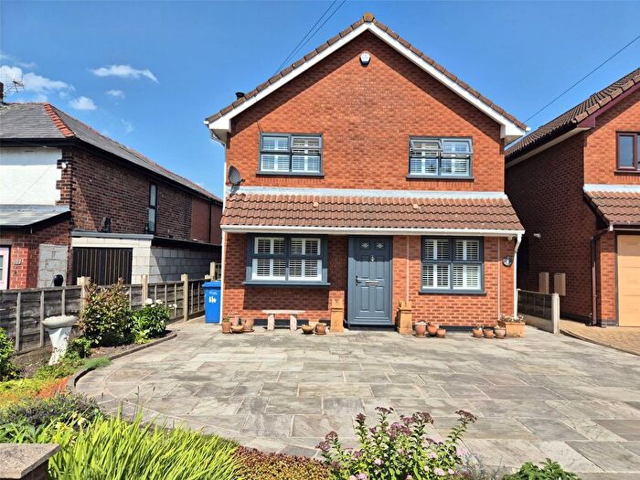 4 Bedroom Detached House For Sale In Mill Lane, Houghton Green, Warrington, Cheshire, WA2