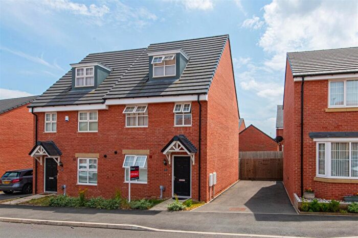 3 Bedroom Semi Detached House For Sale In Foundry Avenue, Kettering, NN15