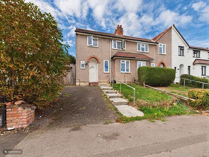3 Bedroom End Terrace House For Sale In Lyndhurst Road, Tilehurst, Reading, RG30