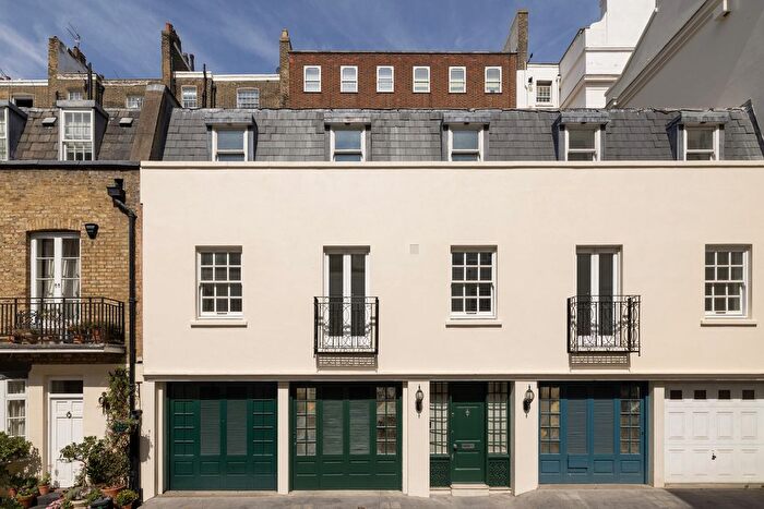 3 Bedroom Mews To Rent In Eaton Mews North, Belgravia, SW1X