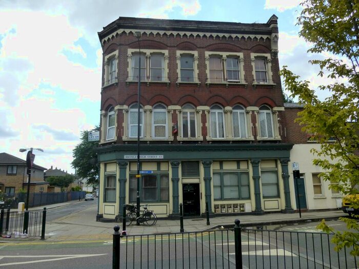 2 Bedroom Flat To Rent In Bromley High Street, London, E3