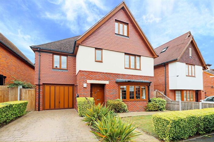 4 Bedroom Detached House To Rent In Bishop Ramsey Close, Ruislip, HA4