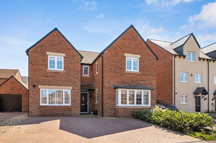 4 Bedroom Detached House For Sale In Dragonfly Crescent, Biddenham, Bedford, MK40
