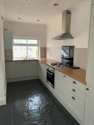 2 Bedroom Flat To Rent In Mary Street, Porthcawl, CF36