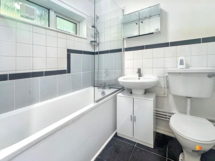 1 Bedroom Flat To Rent In Cheviot Close, High Wycombe, HP13