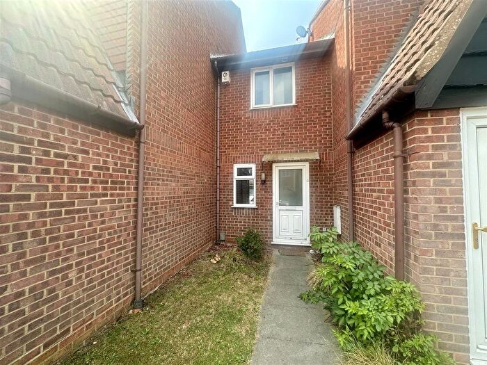 1 Bedroom Terraced House To Rent In Creasey Close, Hornchurch, RM11