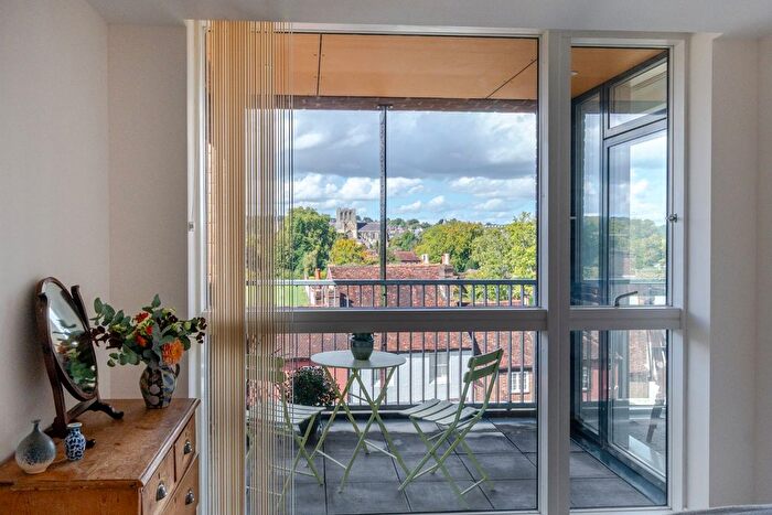 2 Bedroom Flat For Sale In Chesil Street, Winchester, Hampshire, SO23