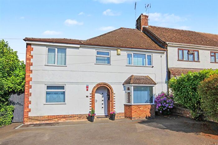 4 Bedroom End Of Terrace House For Sale In Anne Road, Wellingborough, NN8