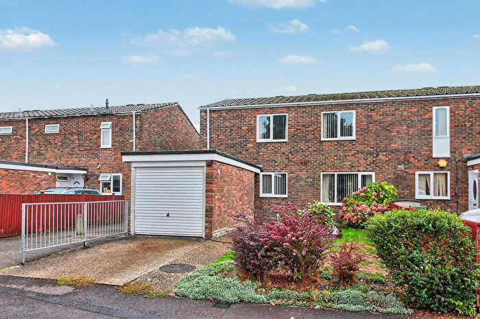 4 Bedroom End Of Terrace House For Sale In Bermuda Close, Basingstoke, RG24