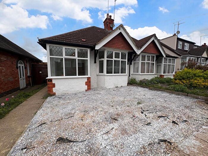 2 Bedroom Semi-Detached Bungalow For Sale In Reedway, Spinney Hill, Northampton, NN3