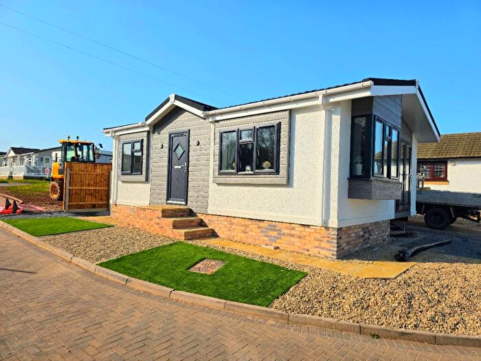 2 Bedroom Park Home For Sale In Yew Tree Park, Peterstow, Ross-on-Wye, HR9