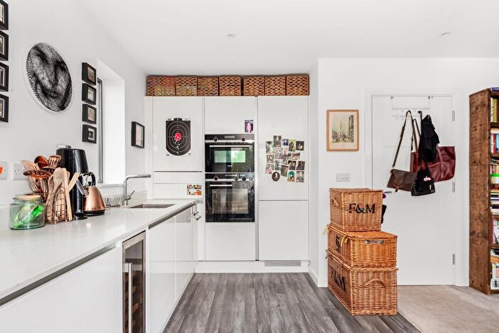 1 Bedroom Flat To Rent In Queens Road, Peckham, London, SE15