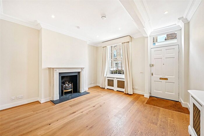 3 Bedroom End Of Terrace House To Rent In Bloomfield Terrace, London, SW1W