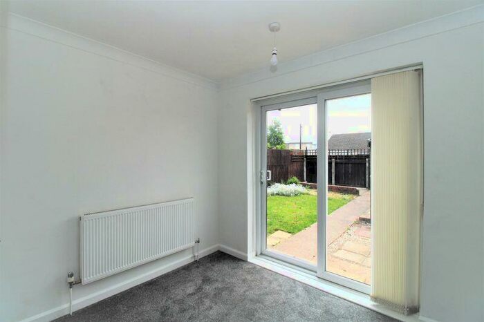 2 Bedroom Semi-Detached Bungalow For Sale In Wensleydale, Hull, HU7