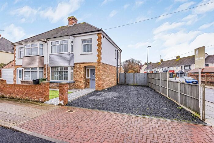 3 Bedroom Semi Detached House For Sale In Old Manor Way, Drayton, PO6