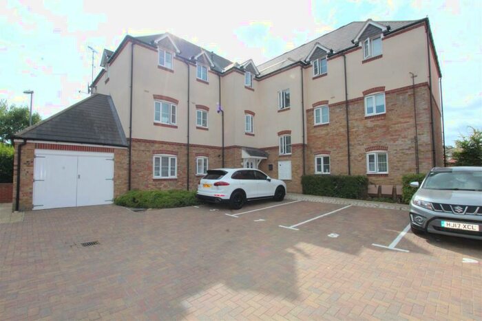 2 Bedroom House To Rent In East Hall Walk, Sittingbourne, ME10