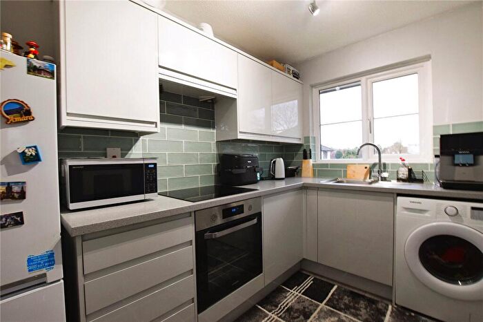 1 Bedroom Apartment To Rent In Joinville Place, Addlestone, Surrey, KT15