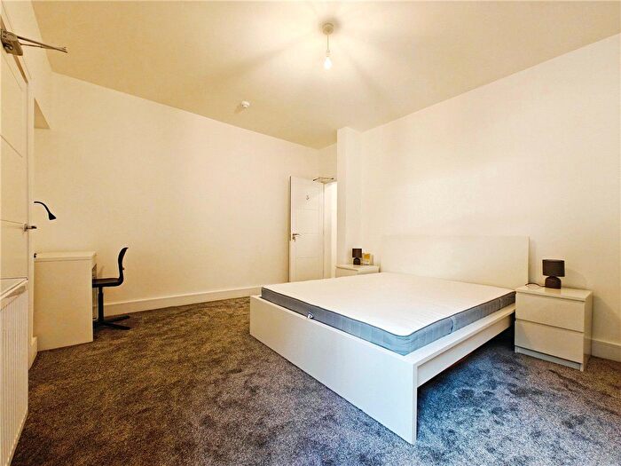 1 Bedroom Flat To Rent In Victoria Road, Guildford, Surrey, GU1