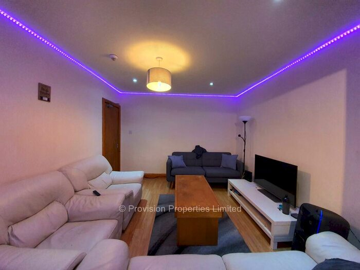 6 Bedroom Semi-Detached House To Rent In Raven Road, Hyde Park, Leeds, LS6