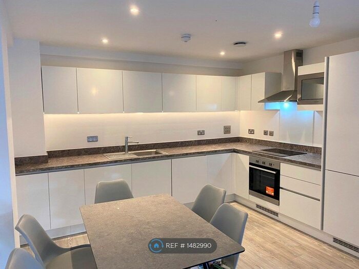 2 Bedroom Flat To Rent In Middlewood Plaza, Salford, M5