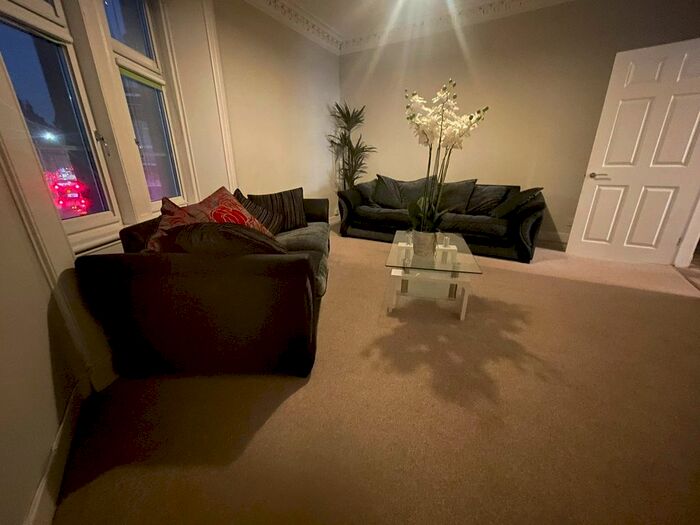 2 Bedroom Flat To Rent In Park Avenue, Stobswell, Dundee, DD4