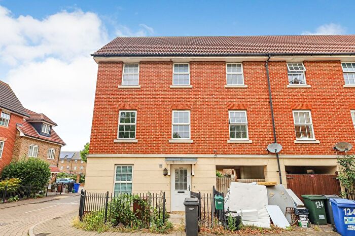 3 Bedroom End Of Terrace House For Sale In Caspian Way, Purfleet, RM19