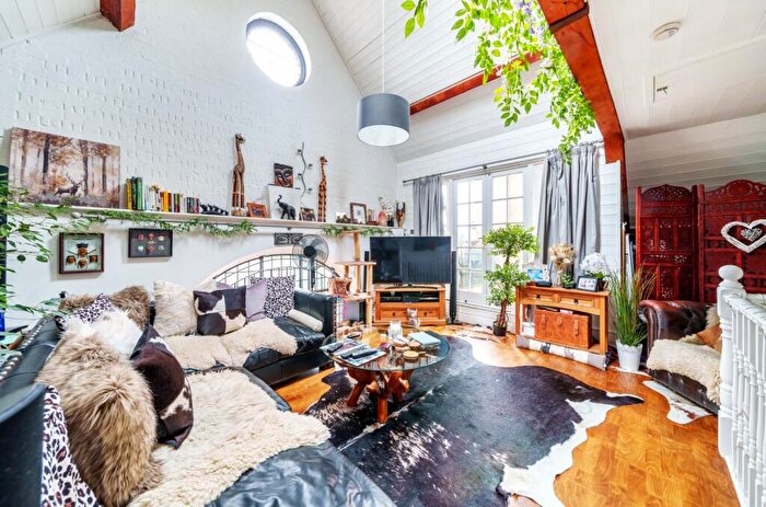 2 Bedroom Flat For Sale In Anson Road, Willesden Green, London, NW2