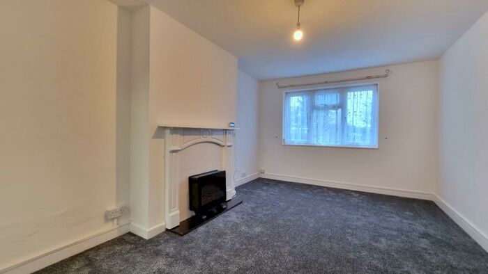 2 Bedroom Flat To Rent In Beacon Court, Sutton Coldfield, B74