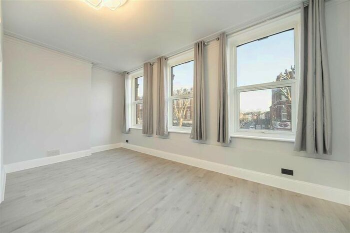 Studio To Rent In Cricklewood Broadway, London, NW2