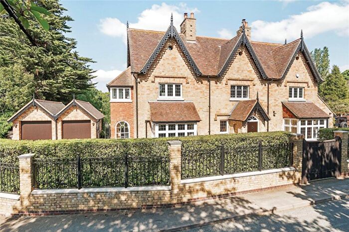 4 Bedroom Detached House For Sale In Park Road, Toddington, Dunstable, Bedfordshire, LU5