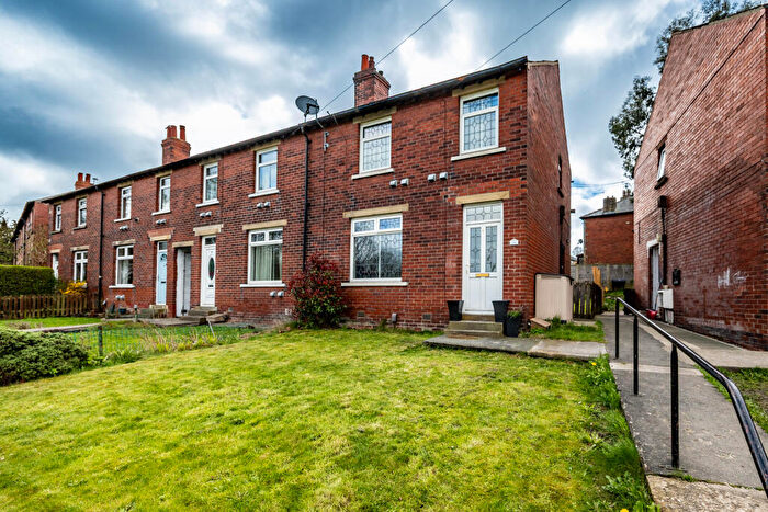 3 Bedroom Terraced House For Sale In Penistone Road, Huddersfield, HD5
