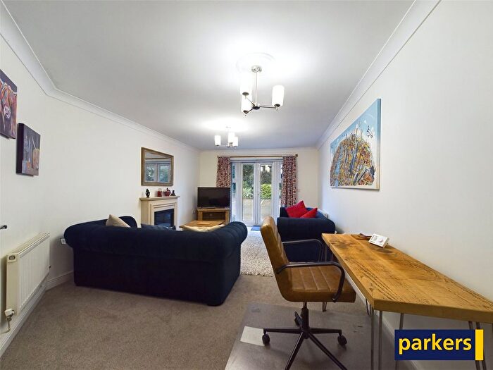 2 Bedroom Flat For Sale In Carmelite Drive, Reading, Berkshire, RG30