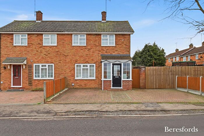 3 Bedroom Semi Detached House For Sale In Hutton Drive, Hutton, CM13