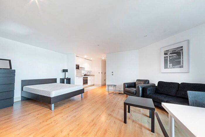 Studio To Rent In Kestrel House, Vauxhall, London, SW8