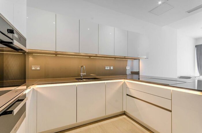 2 Bedroom Flat To Rent In Central Avenue, Fulham, London, SW6
