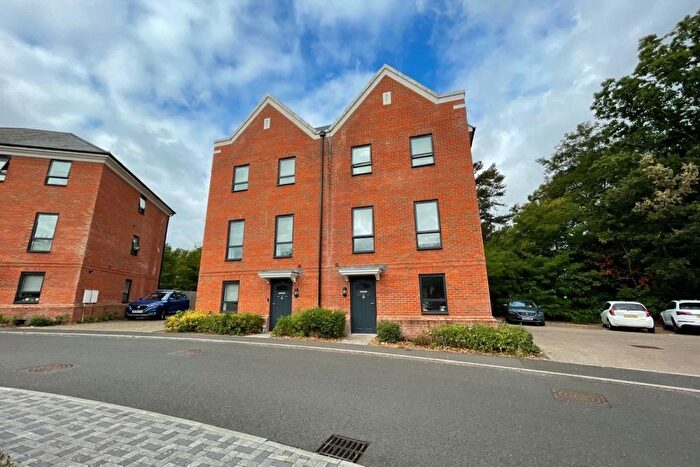 4 Bedroom Semi-Detached House To Rent In Darbyshire Road, Aldershot, GU11