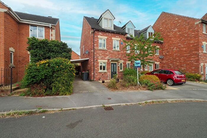 3 Bedroom Semi-Detached House For Sale In Mill Pond Close, Nottingham, NG17
